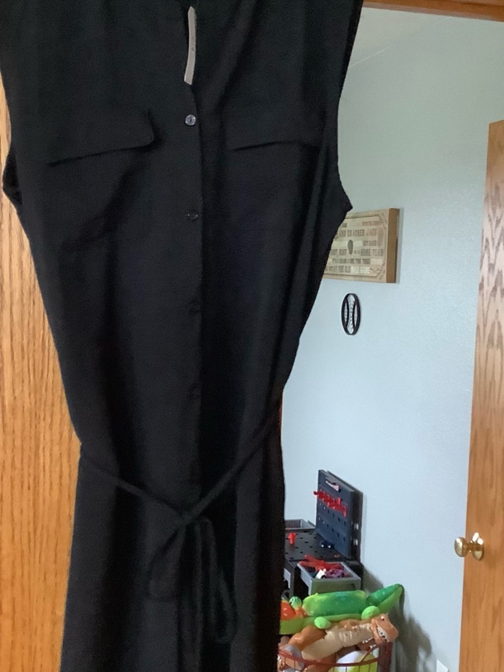Elegant Black Sleeveless Midi Dress with Tie Waist